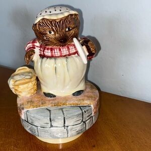 Schmid Beatrix Potter Mrs. Tiggy-Winkle Music Box 1977 F Warne Music Box